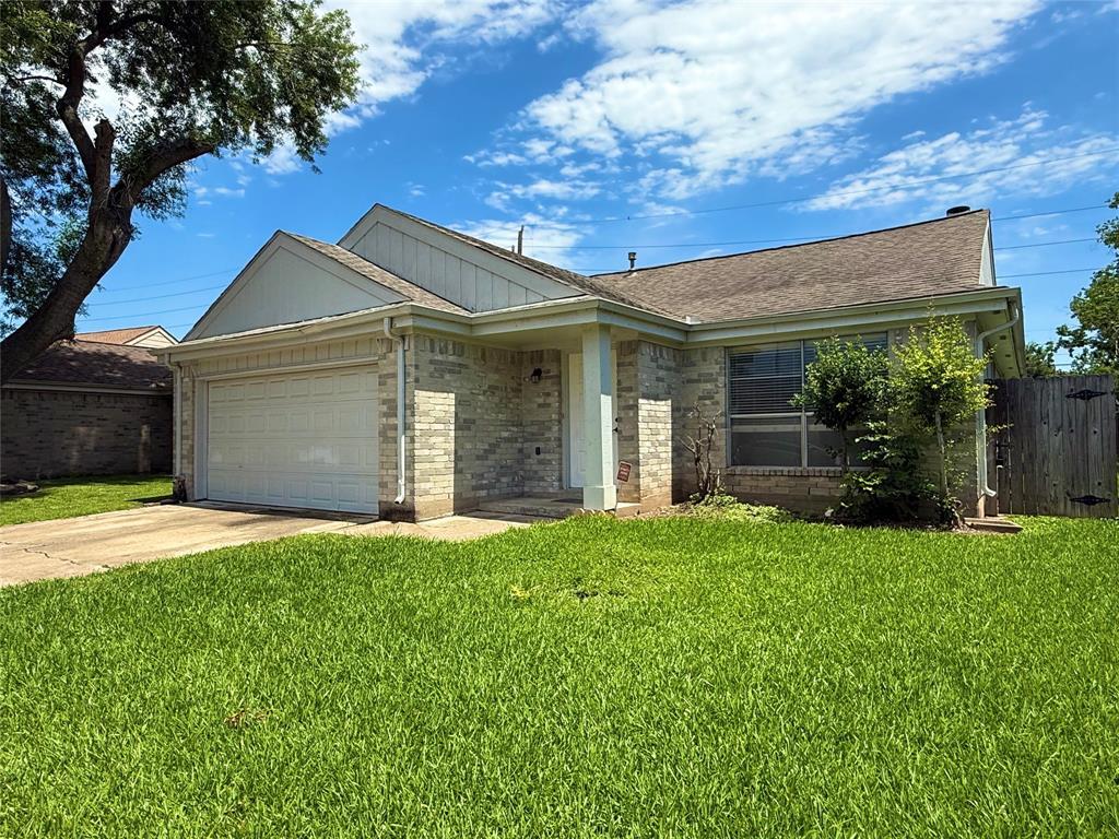 Foto principal - 2131 Highland Hills Dr