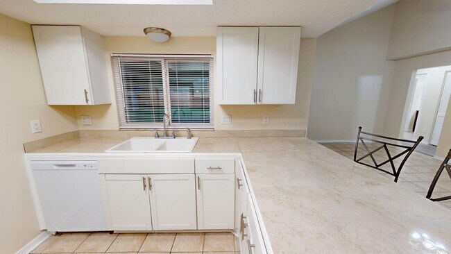 Foto del edificio - 680 Roger Sherman St