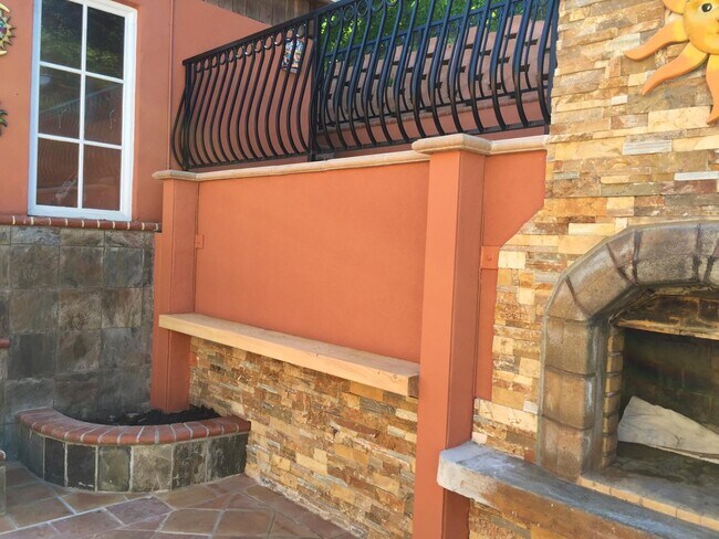 Building Photo - 509 Valverde Dr