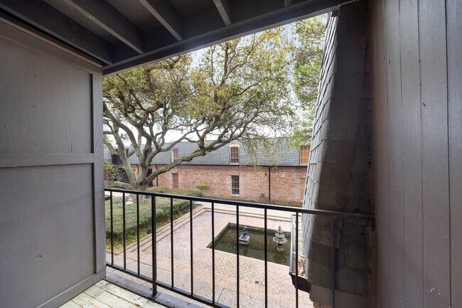 Foto del edificio - 711 Holiday Dr