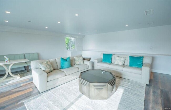 Foto del edificio - 986 Oriole Dr