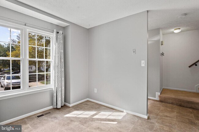 Building Photo - 9436 Fens Hollow