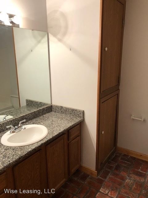 Foto del edificio - 424 W McDaniel St