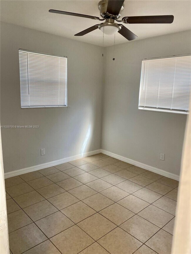 Foto del edificio - 908 NW 17th Ave