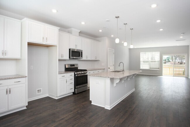 Foto del edificio - Gorgeous Townhome With Loads of Amenities in Ellis Crossing!
