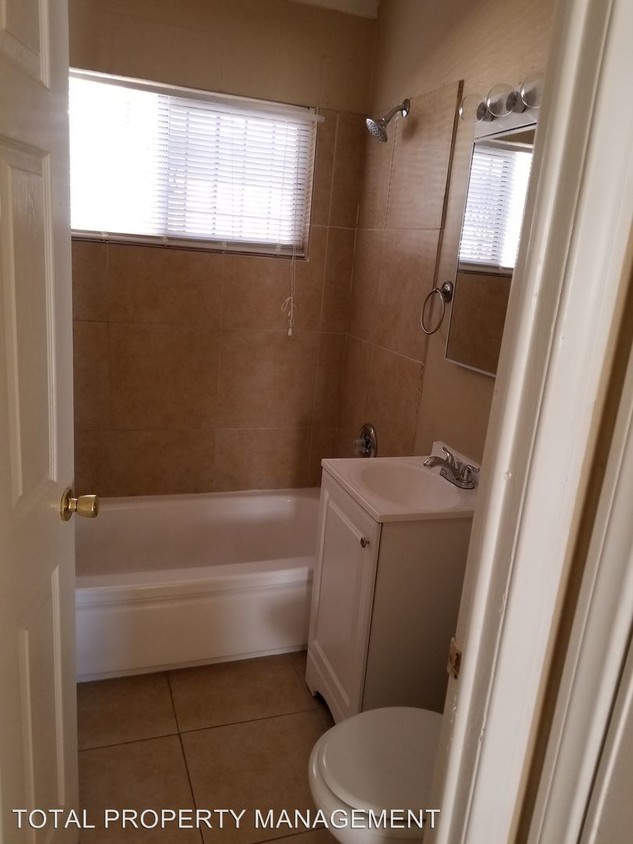 Foto principal - 2539 N Carroll St