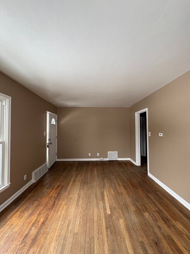 Foto del edificio - Three bedroom one bathroom home for rent