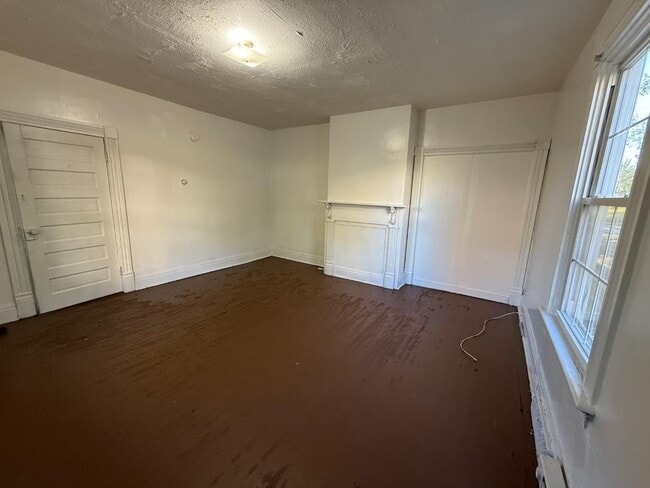 Building Photo - 200 Wall St