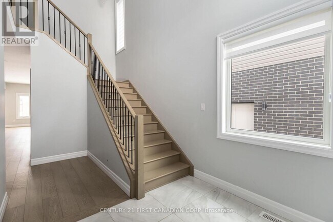 Photo du bâtiment - 2265 Southport Cresent