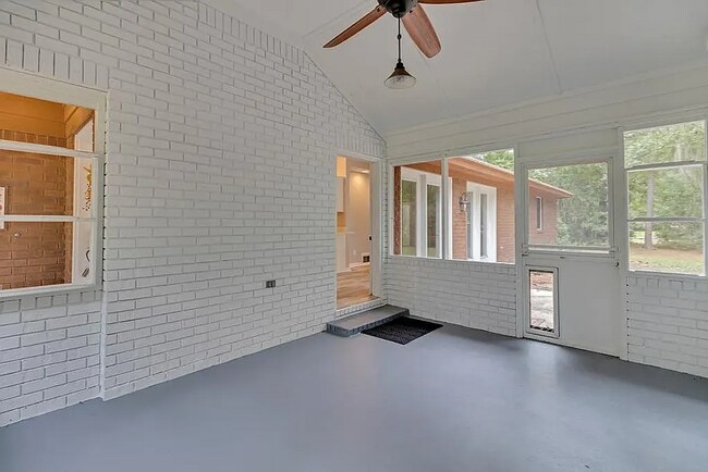 Foto del edificio - $500 co-op feet to any agent who brings a qualified/approved applicant to rent this home. Beautif...
