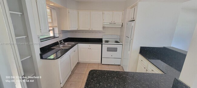 Foto del edificio - 300 SW 32nd Ave