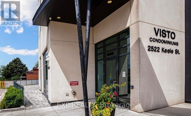 Building Photo - 2522 Keele St