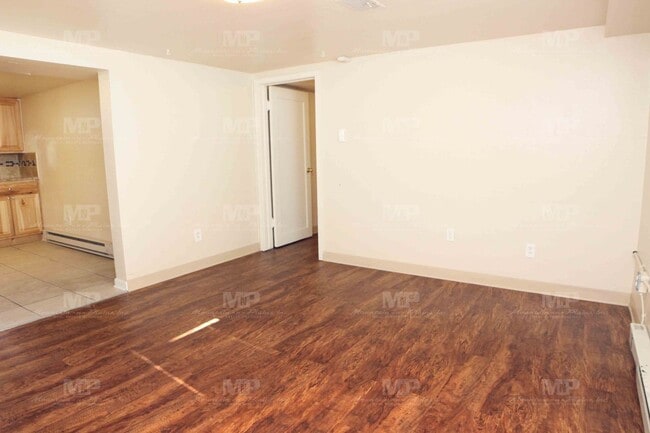 Building Photo - One Bedroom Unit, Walk to CSU