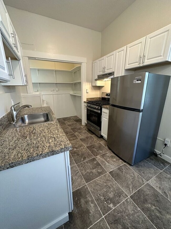 Photo - 2108 Hayes St Apartment