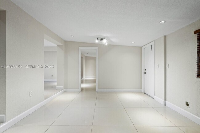 Building Photo - 292 E 55th St