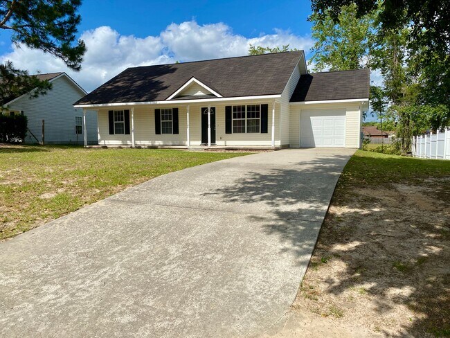 Building Photo - 3 bedroom 2 bath in the heart of Rincon
