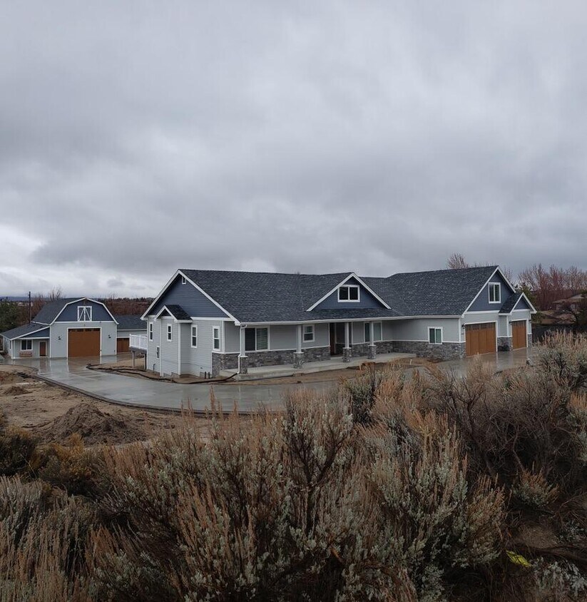 Foto del edificio - 3431 E Lowe Ave