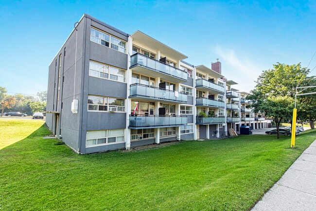 Building Photo - 4750 Bathurst Street