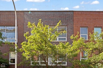 Building Photo - 819 W Fulton St