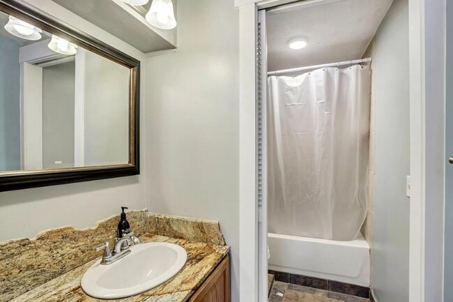 Building Photo - 1176 Brister Dr