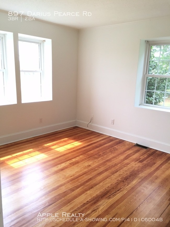 Foto del edificio - 897 Darius Pierce - Available mid-July!