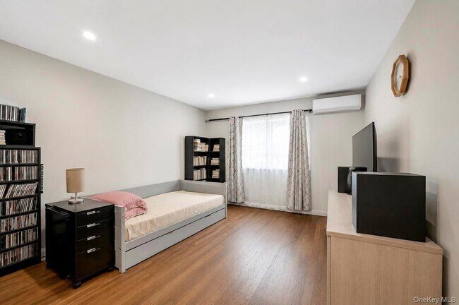 Foto del edificio - 92-03 241st St