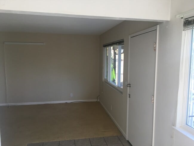 Building Photo - 2279 Cuadra Ct