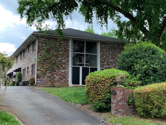 Fotografía del edificio - 3668 Kingsboro Rd NE