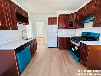 Building Photo - 138 Holton St