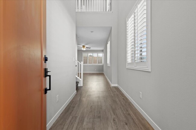 Building Photo - Beautiful and Highly Upgraded Townhome!