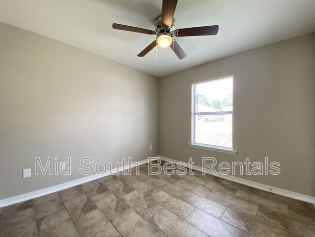 Foto del edificio - 1116 Ruth Ann Dr