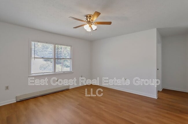 Building Photo - 131 Biser St