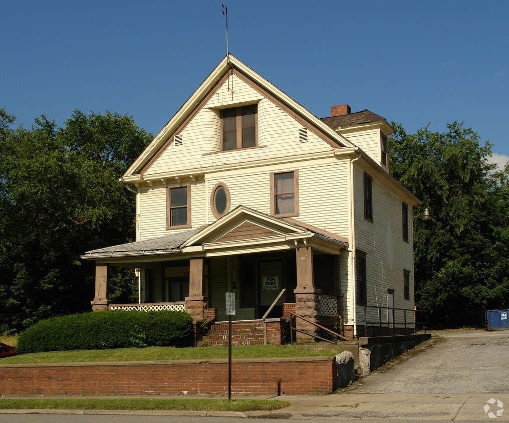 Primary Photo - 912 Elm St