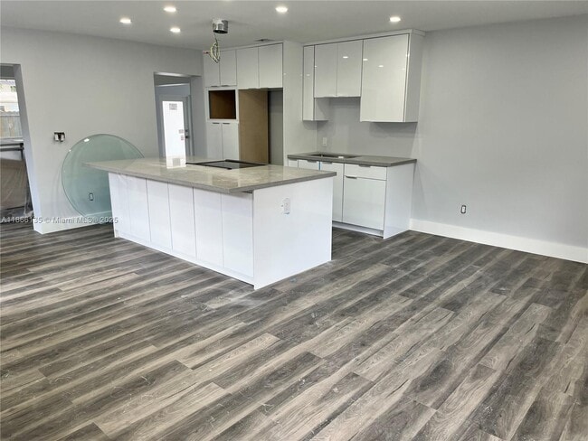 Foto del edificio - 2732 NW 16th St
