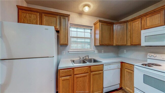 Building Photo - 3761 Oldenburg Ln