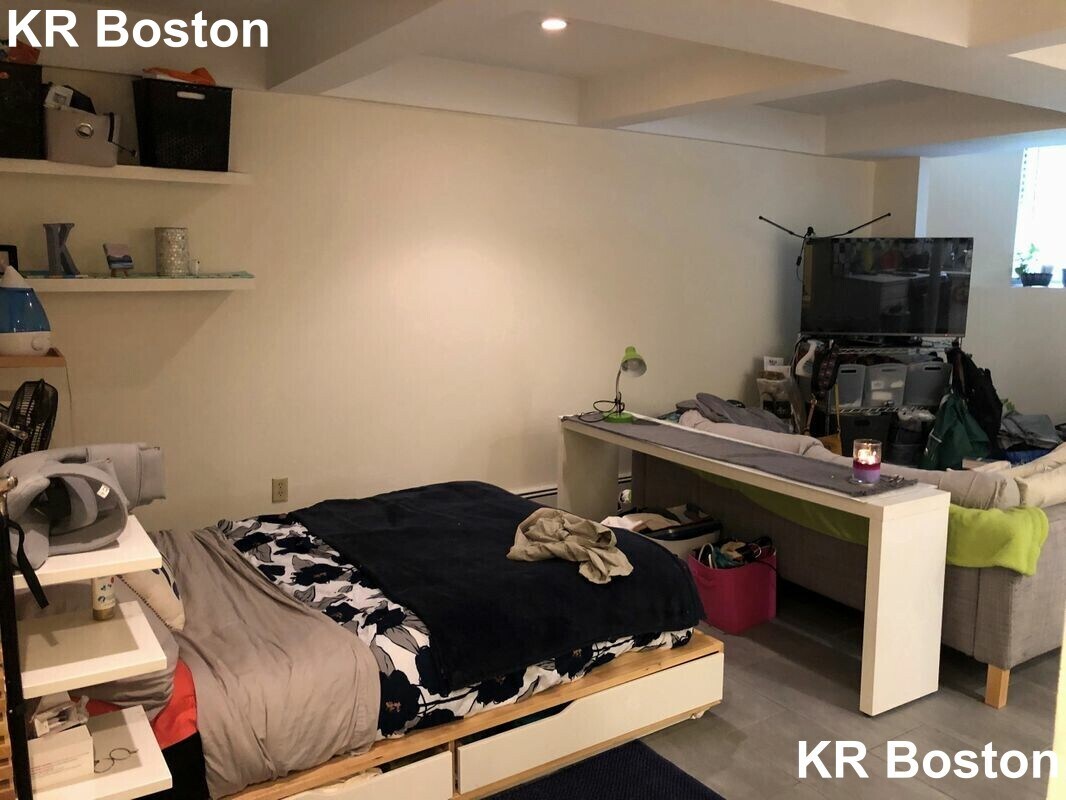 Primary Photo - 19 Brimmer St