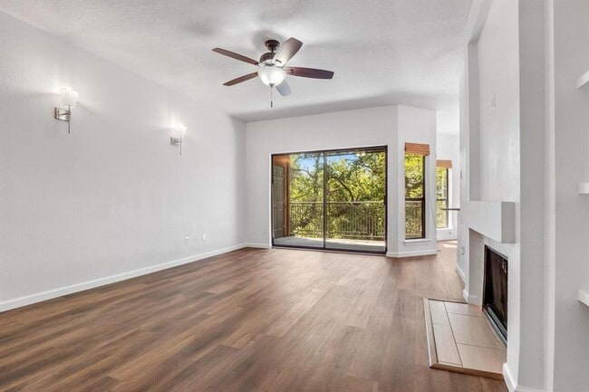 Building Photo - 4711 Spicewood Springs Rd