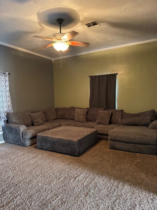 Foto del edificio - 724 E Delaware Ave