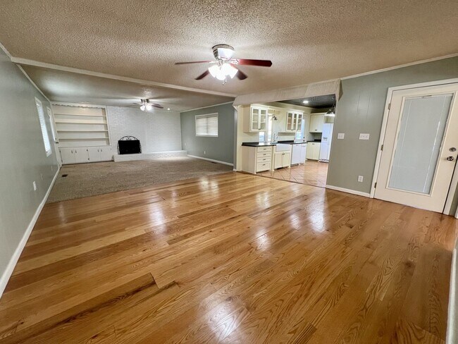 Foto del edificio - 3 Bedroom Home in Greenwood!