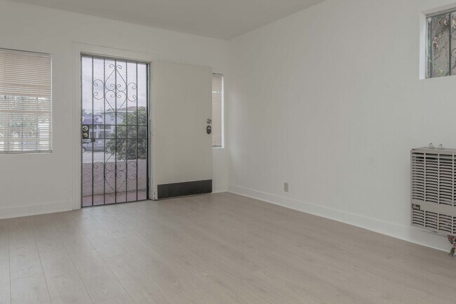 Building Photo - 6613 Crenshaw Blvd