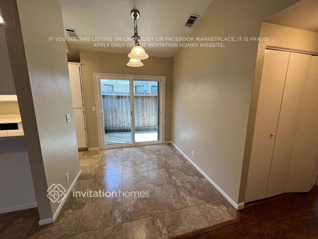 Building Photo - 1324 Puebla Way