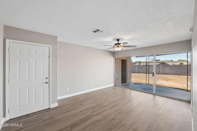 Foto del edificio - 8050 W Weldon Ave