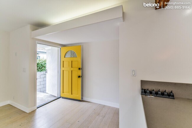 Foto del edificio - 12459 Braddock Dr
