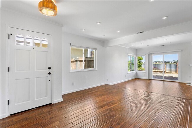 Building Photo - 53 Bay Park Terrace