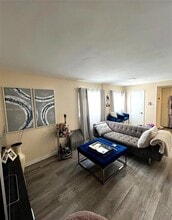 Building Photo - 1340 Lincoln Rd