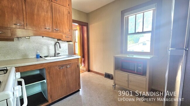Foto del edificio - 3901 Standish Ave
