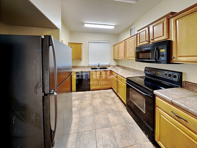 Foto del edificio - 3860 E Flower St