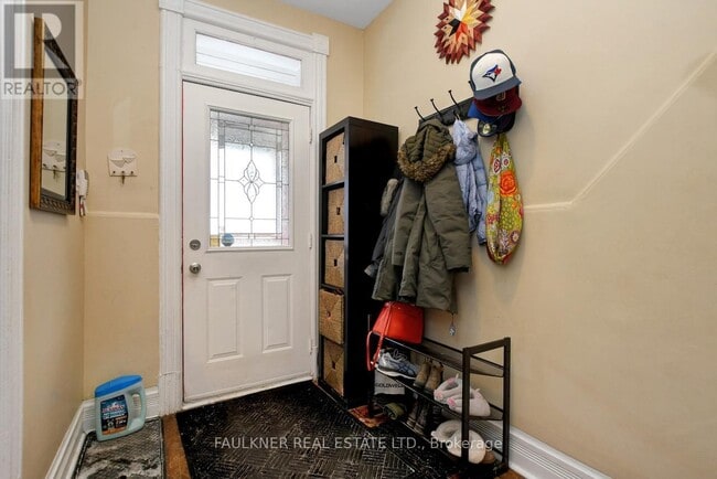 Building Photo - 37 Arlington Ave