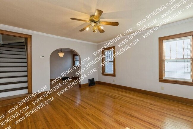 Building Photo - Charming Brick Duplex Near Hubbell Element...