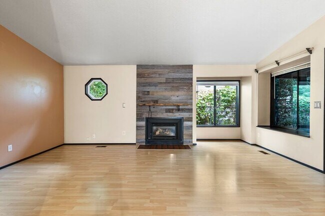 Building Photo - 4617 SE 48th Av